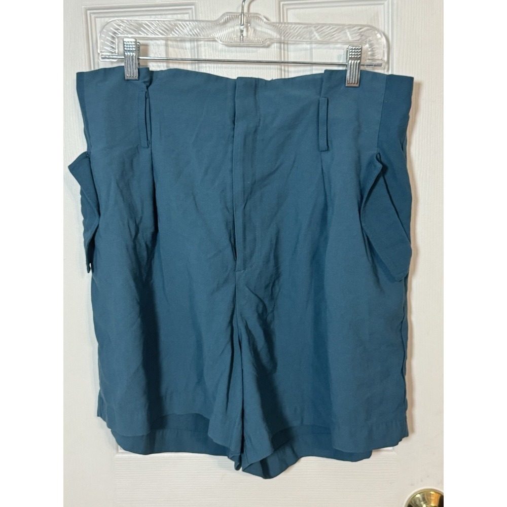 A New Day Women's High Rise Tailored Short Size 16 Green 4" Inseam